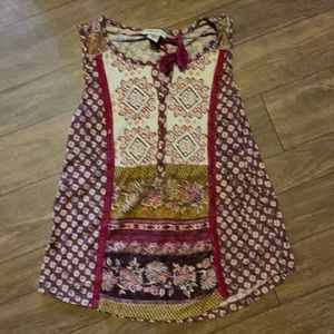 Cute sleeveless printed shirt